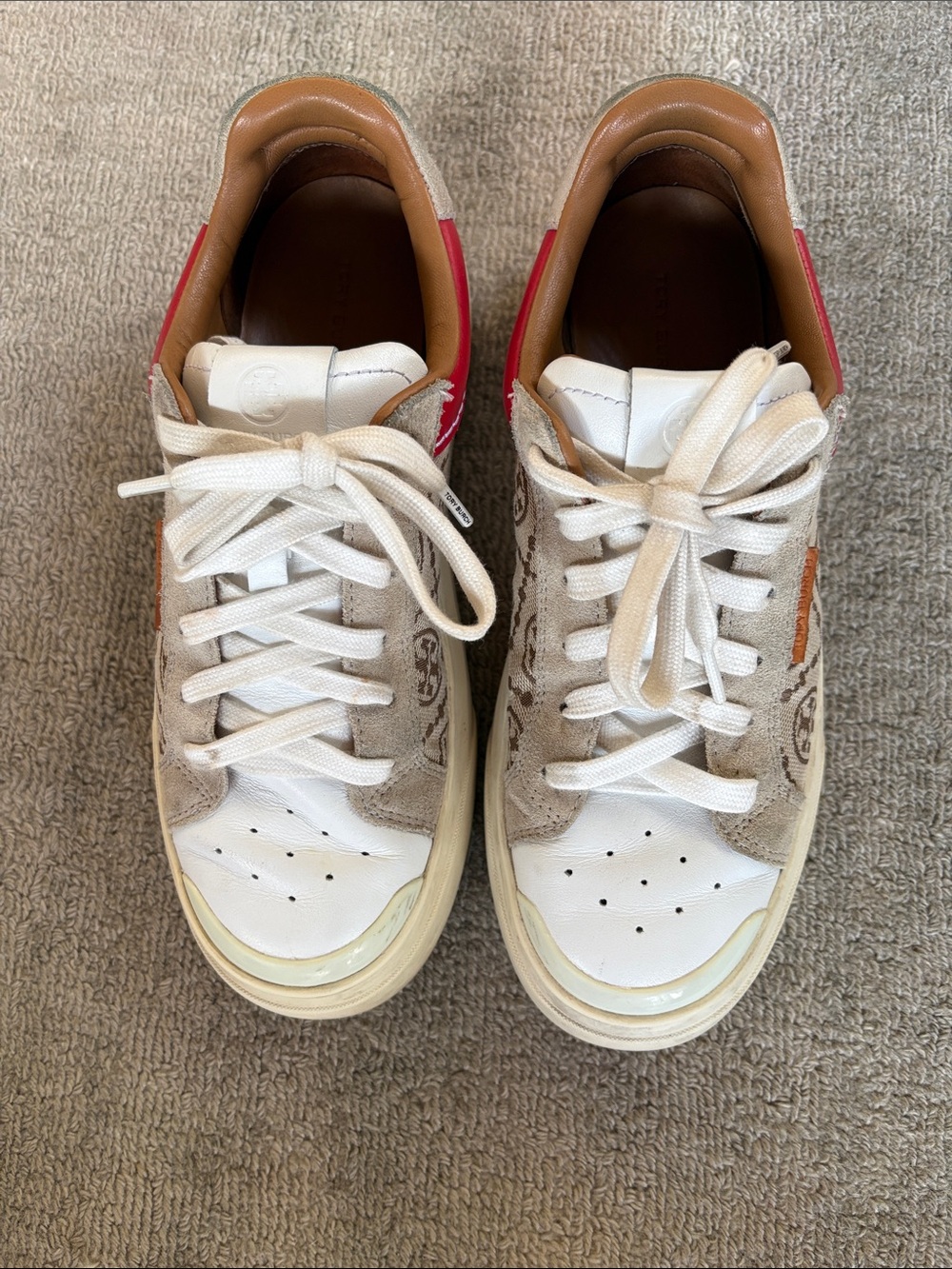 Women’s Tory Burch White & Tan Low-Top Leather Sneakers with classic TB monogram